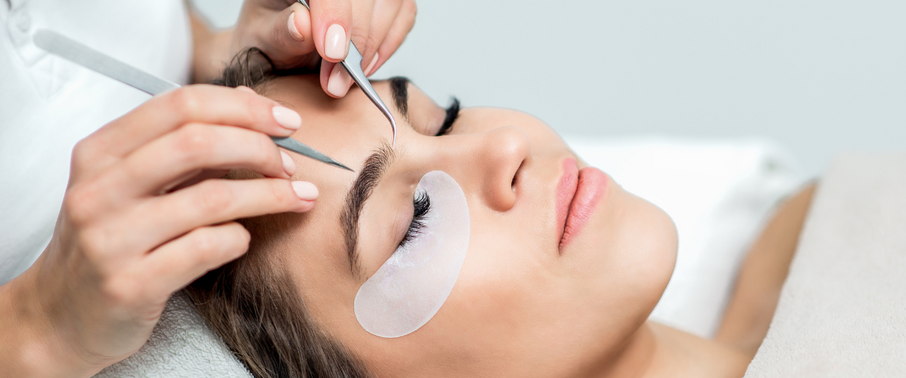 When presented with a terrible lash application done by another lash artist, you need to empathize with your client's situation and maintain a professional approach to dealing with the problem. 